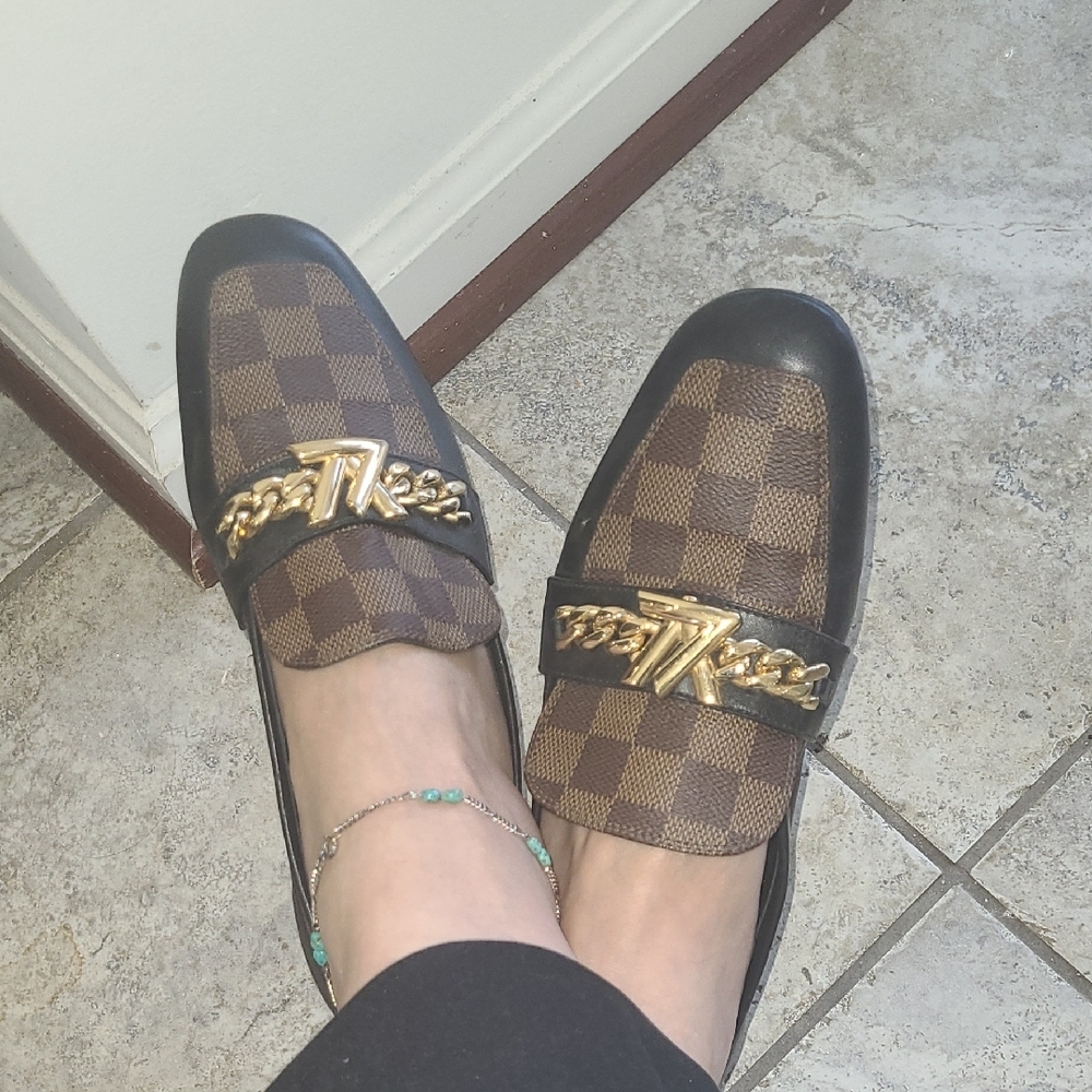 Louis Vuitton Ebene Damier Flat/Loafers with Gold LV Chain~Very Rare! - Picture 3 of 15